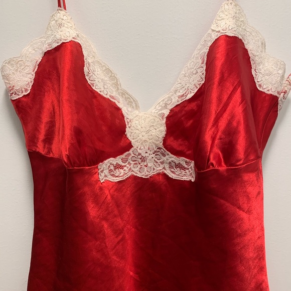 Red & White Lacy Silky Tank - Picture 3 of 6